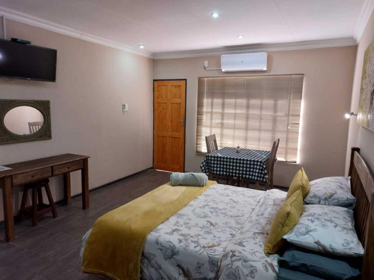 Wisteria Lane Guesthouse Postmasburg Экстерьер фото