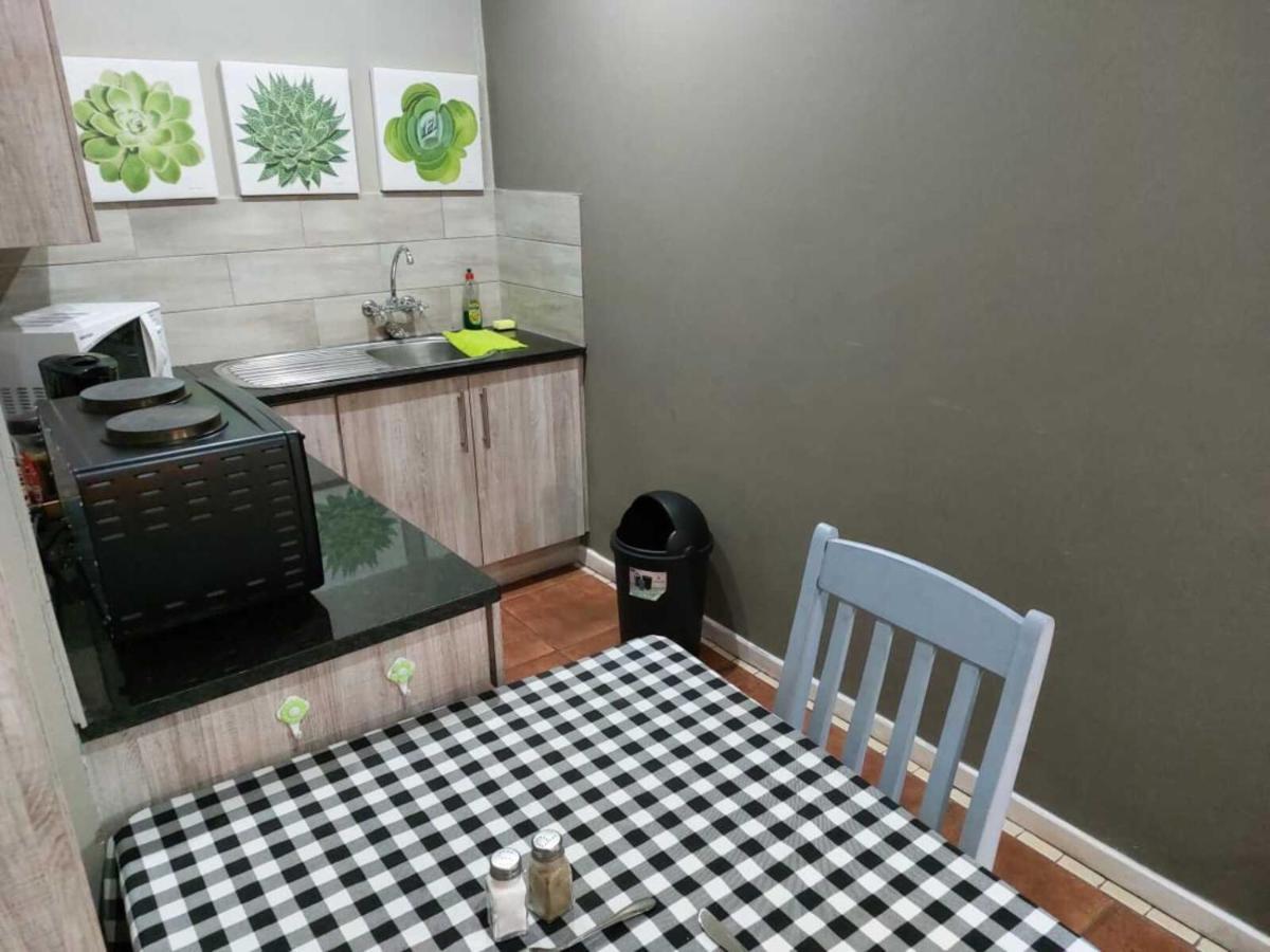 Wisteria Lane Guesthouse Postmasburg Экстерьер фото