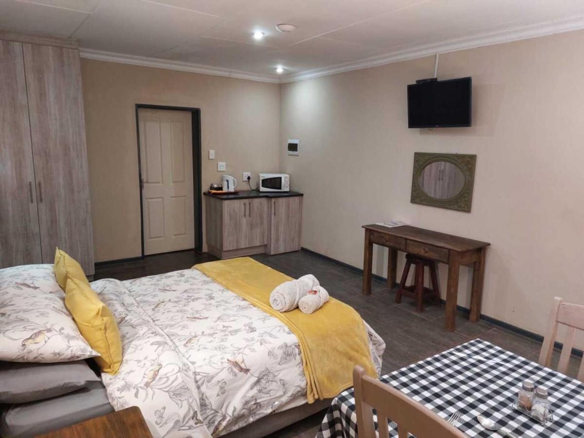 Wisteria Lane Guesthouse Postmasburg Экстерьер фото