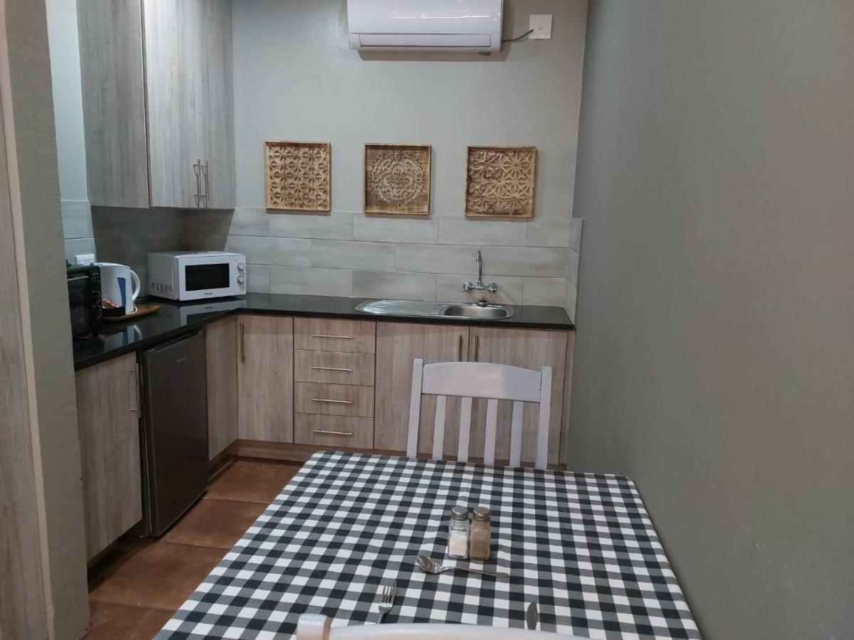 Wisteria Lane Guesthouse Postmasburg Экстерьер фото